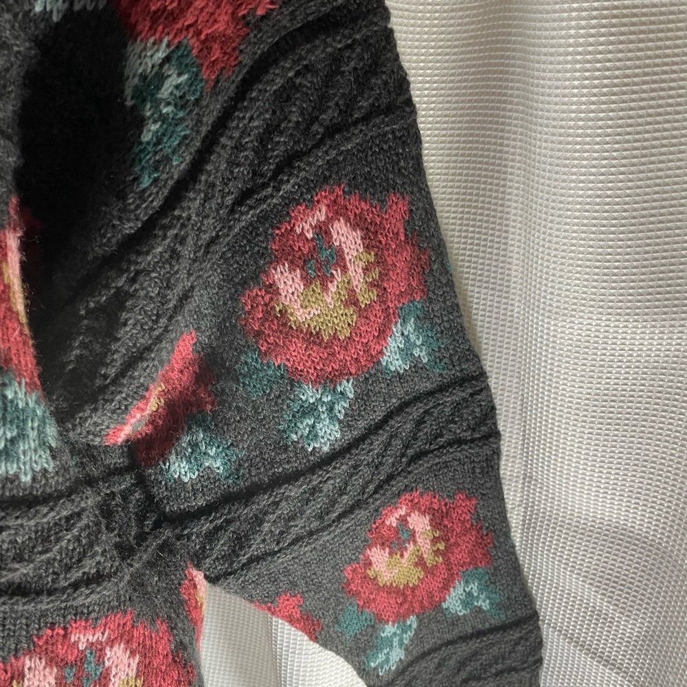 Eddie Bauer sweater black and multicolored floral print - Picture 4 of 9